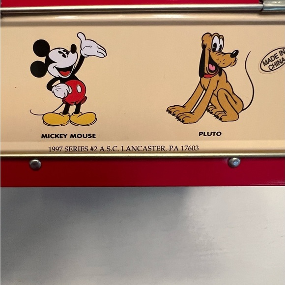 DISNEY MICKEY MOUSE & FRIENDS 1997 SERIES #2 METAL FOOTBALL THEMED LUNCH‎ BOX - Picture 4 of 4